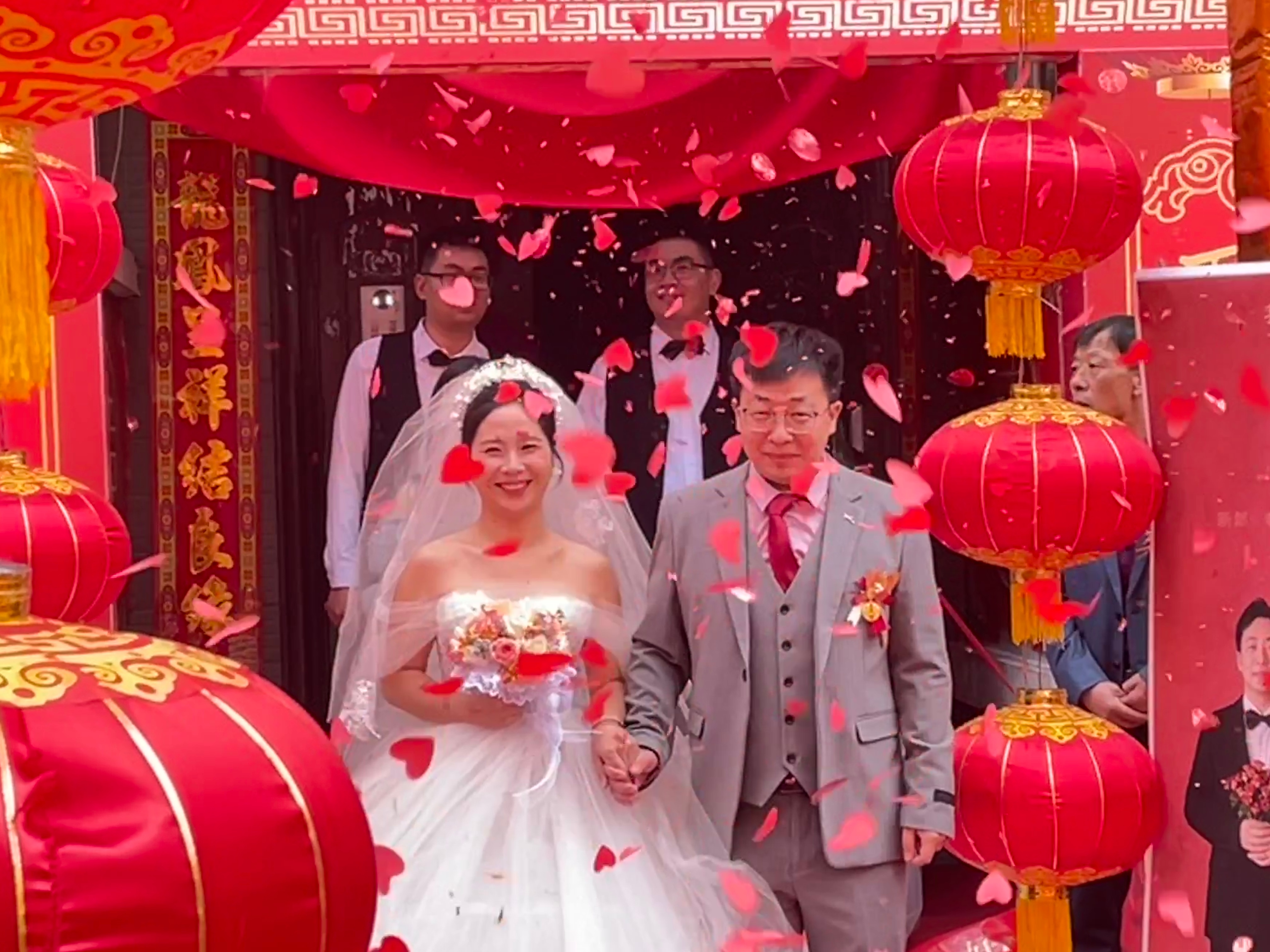 新婚夫妻21年前曾在幼兒園同框，緣分天定，愛情時光回溯