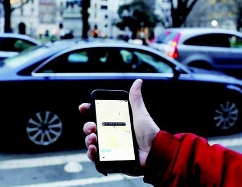 女生打到放滿檸檬的網約車，一場意外的奇妙之旅