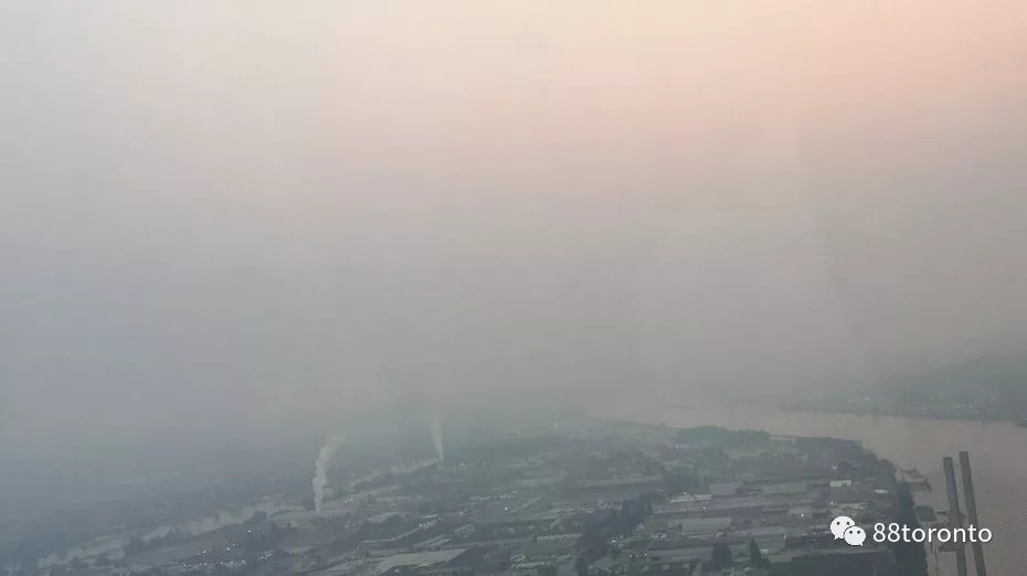洛杉矶山火災區，戰區的現實與燒焦的氣味